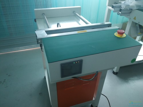 0.5M-Conveyor-with-touch-screen.jpg