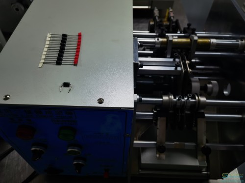 THT-Electronic-Component-Lead-Cutting--Forming-machine-6.jpg