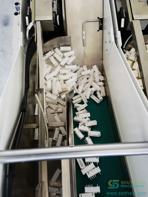 southern-machinery-custom-odd-form-feeder-bulk-tht-feeder-connector-17-0009.webp