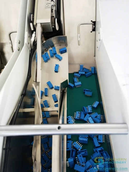 southern-machinery-custom-odd-form-feeder-bulk-tht-feeder-connector-18-0010.webp