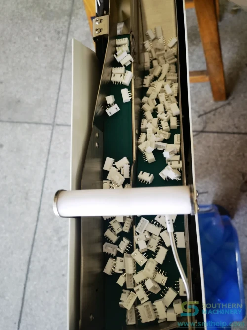 southern-machinery-custom-odd-form-feeder-bulk-tht-feeder-connector-19-0011.webp