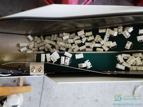 southern-machinery-custom-odd-form-feeder-bulk-tht-feeder-connector-20-0013.webp