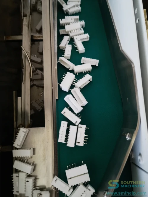 southern-machinery-custom-odd-form-feeder-bulk-tht-feeder-connector-21-0014.webp