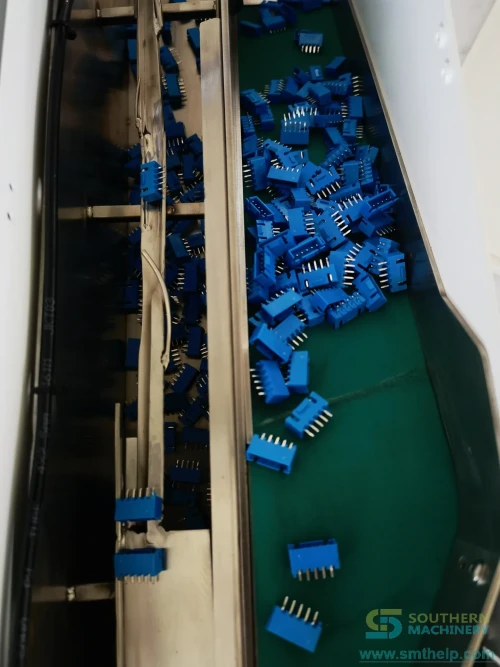 southern-machinery-custom-odd-form-feeder-bulk-tht-feeder-connector-23-0016.webp