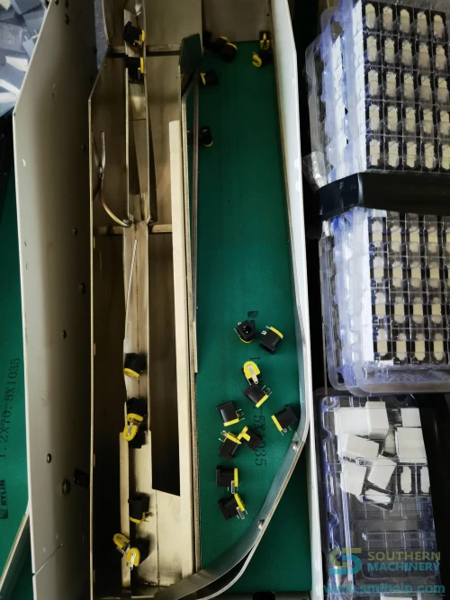 southern-machinery-custom-odd-form-feeder-bulk-tht-feeder-connector-26-0019.webp