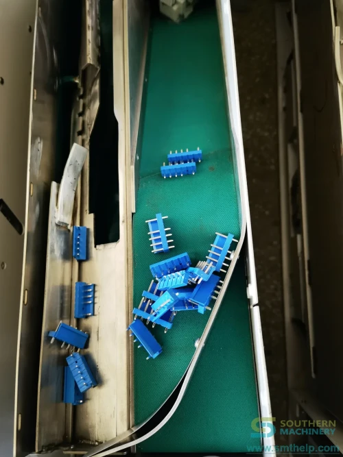 southern-machinery-custom-odd-form-feeder-bulk-tht-feeder-connector-31-0025.webp
