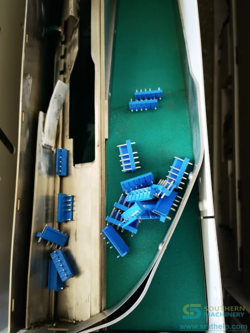 southern-machinery-custom-odd-form-feeder-bulk-tht-feeder-connector-32-0026.webp