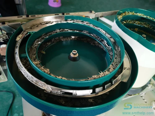 southern-machinery-custom-odd-form-feeder-bulk-tht-feeder-connector-9-0048.webp